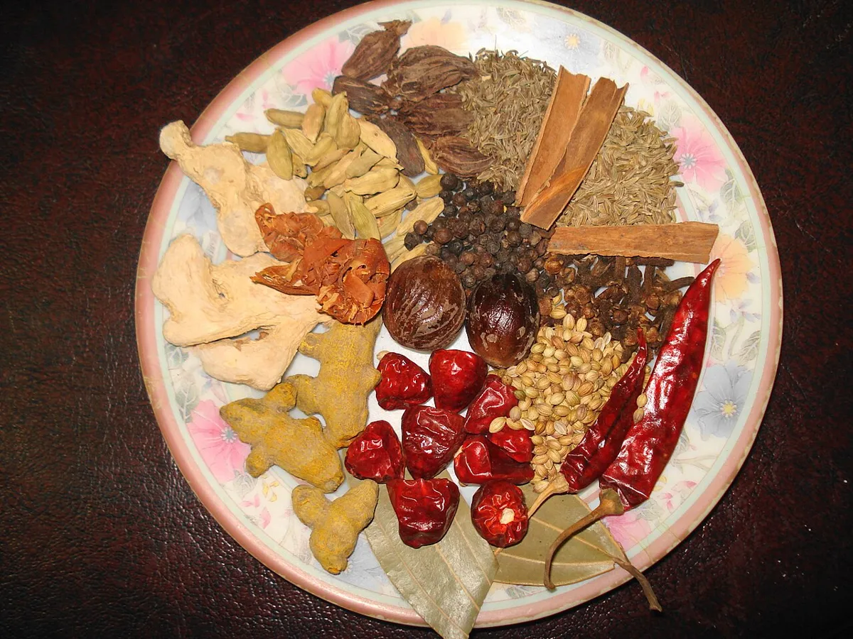 Assortiment d'épices entières pour curry
