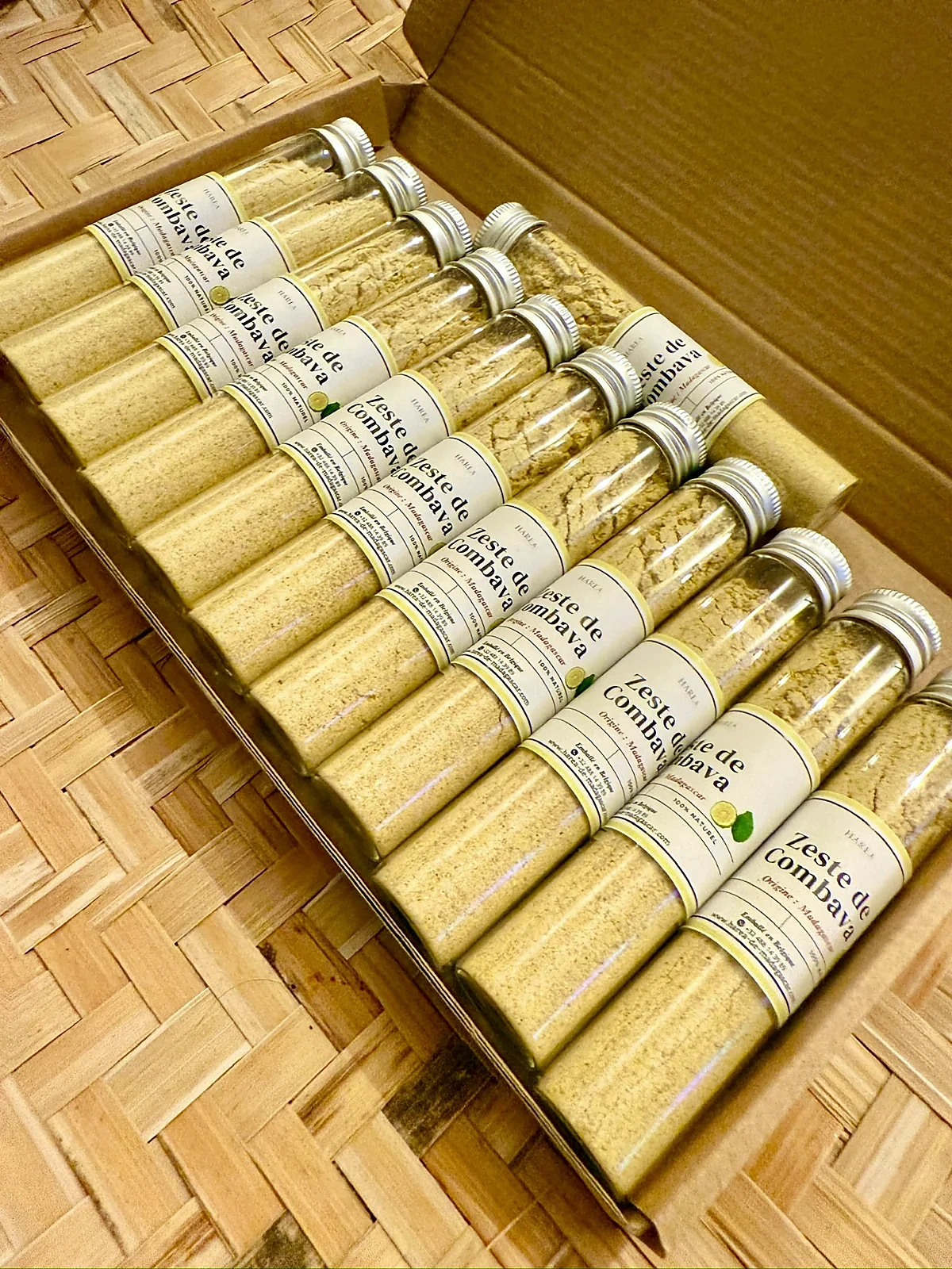 Tubes HAREA de zeste de combava dans leur boîte